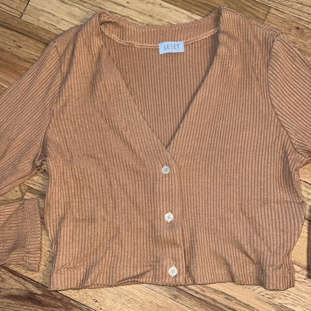 Tan Ribbed Button-Up Crop Top - Picture 5 of 10
